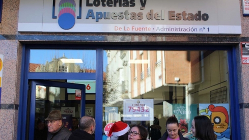 Alegría en La Bañeza por el Gordo de la Navidad (3)