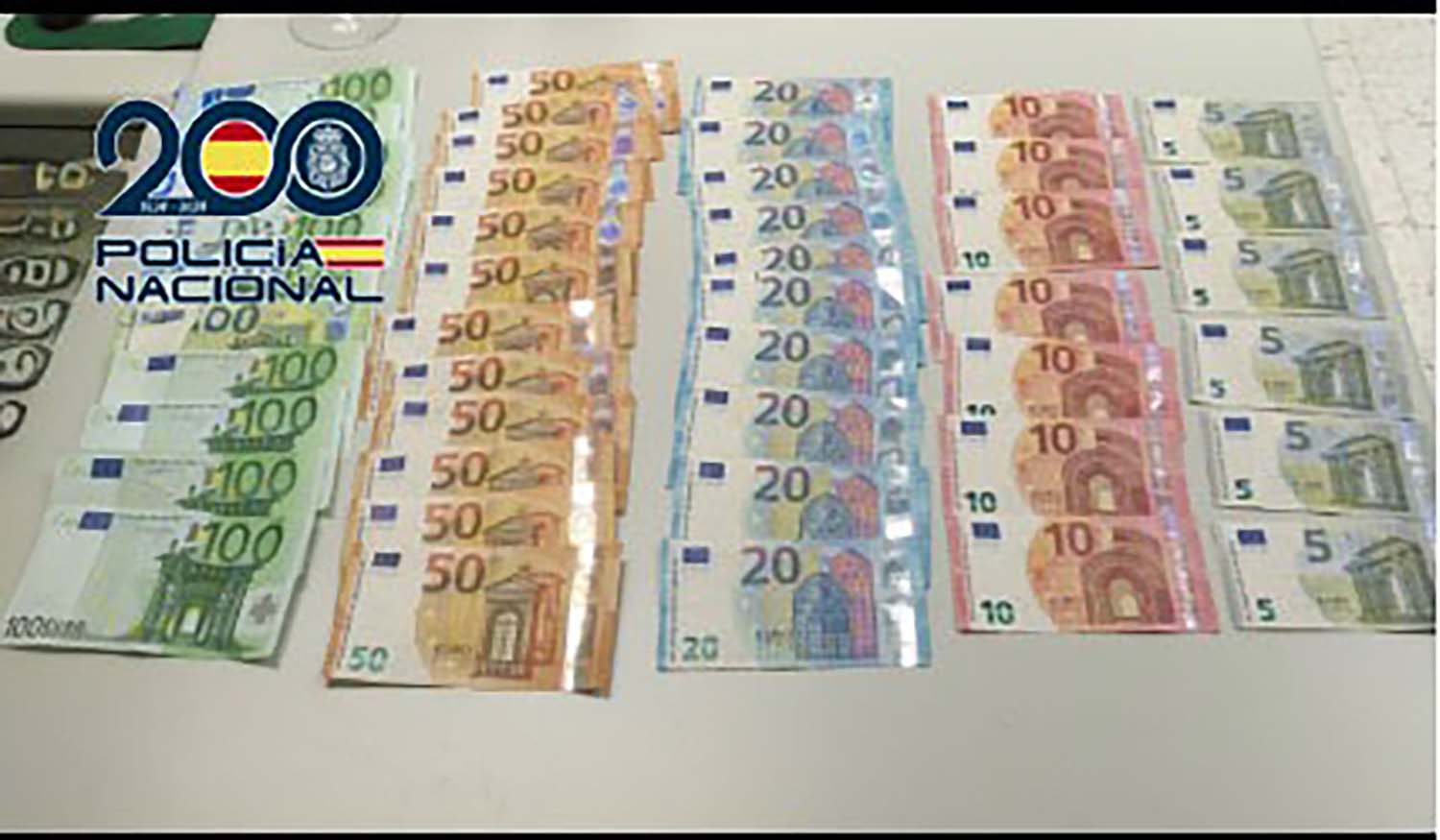 Un ciudadano devuelve casi 5.000 euros encontrados en la calle Un ciudadano devuelve casi 5.000 euros encontrados en la calle
