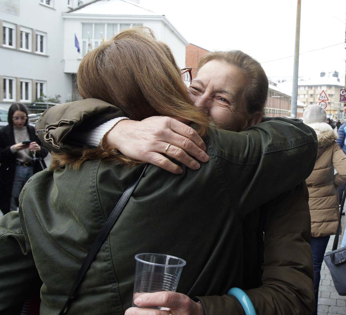 César Sánchez ICAL. La administración J. De Lama número 2 de Villablino, reparte cincuenta series del Gordo de Navidad (3)