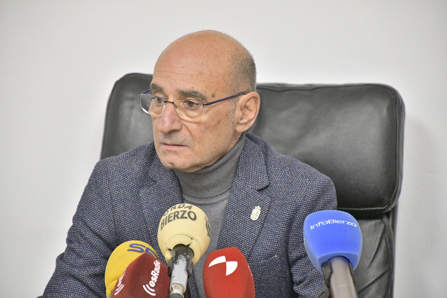 Rueda de prensa Ganaderos Toreno (4) Rueda de prensa Ganaderos Toreno (4)