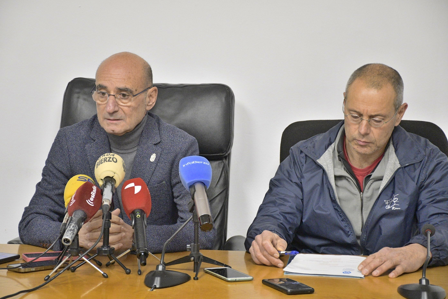 Vicente Mirón, alcalde de Toreno, junto a Álvaro Durán, presidente de la Asociación de Ganaderos y Criadores de Ternera del Bierzo, Ternabi Vicente Mirón, alcalde de Toreno, junto a Álvaro Durán, presidente de la Asociación de Ganaderos y Criadores de Ternera del Bierzo, Ternabi