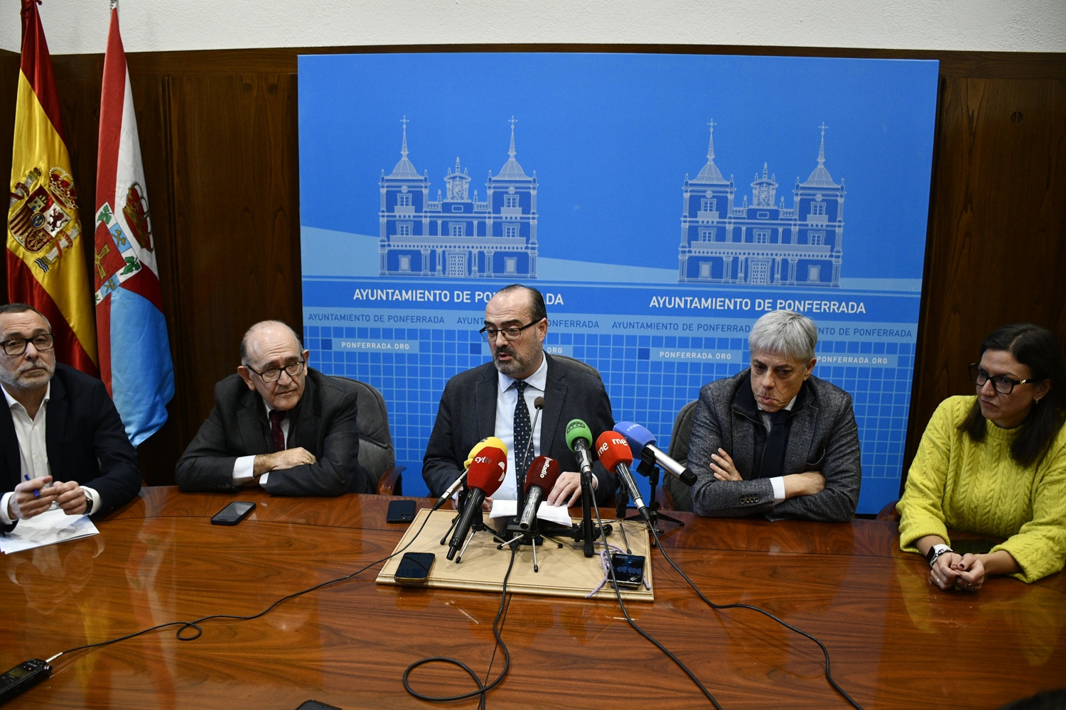 Rueda de prensa por la licitación de las piscinas climatizadas y el alumbrado público