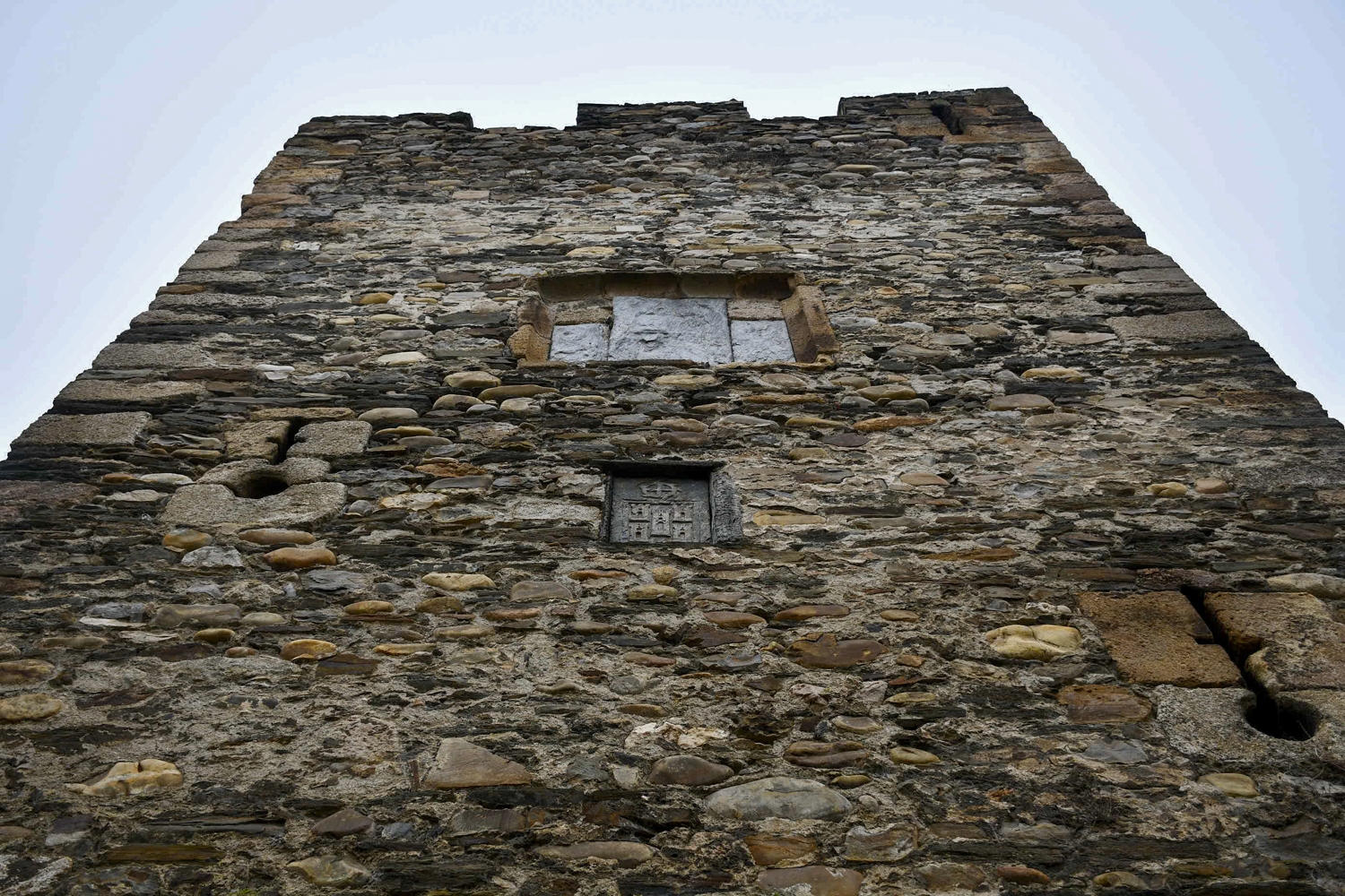 Insignias del Castillo de los Templarios de Ponferrada (14)