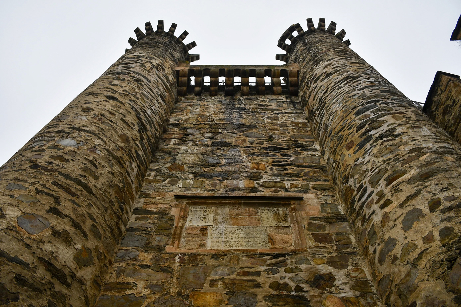 Insignias del Castillo de los Templarios de Ponferrada (19)