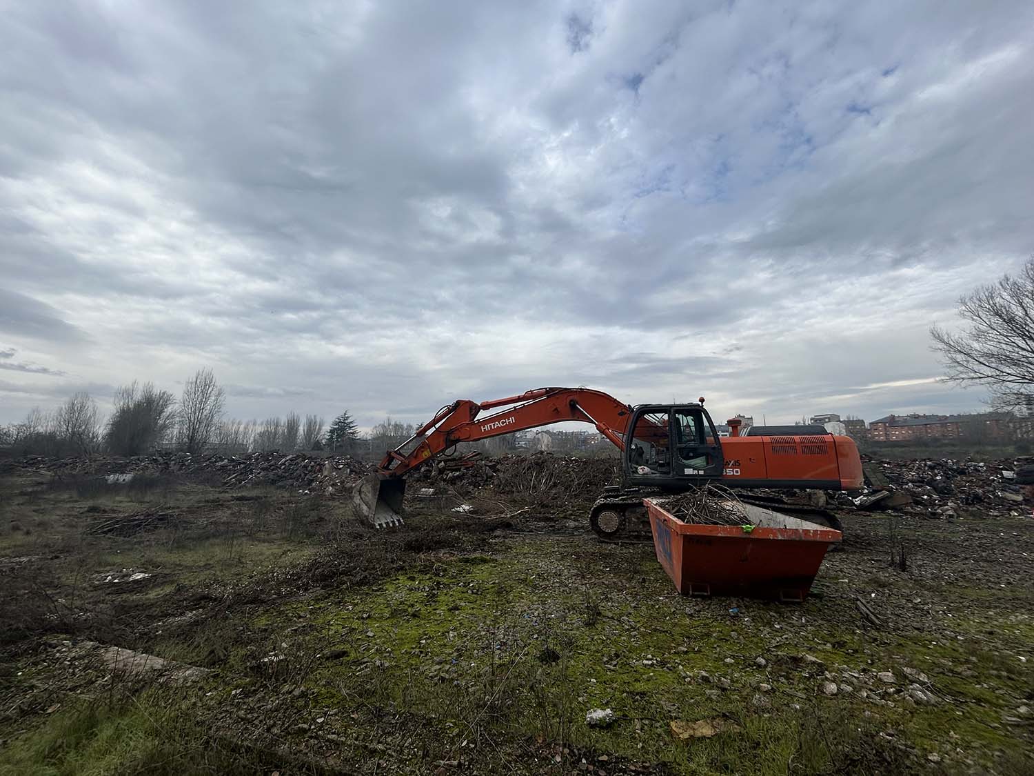 Vertedero ilegal Flores del Sil.
