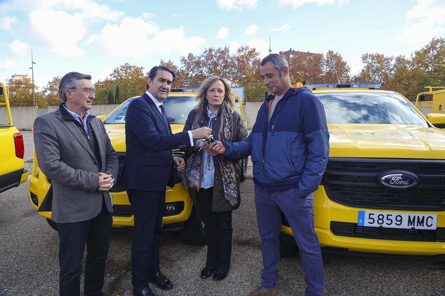 Entrega vehículos 4x4 contra los incendios 3