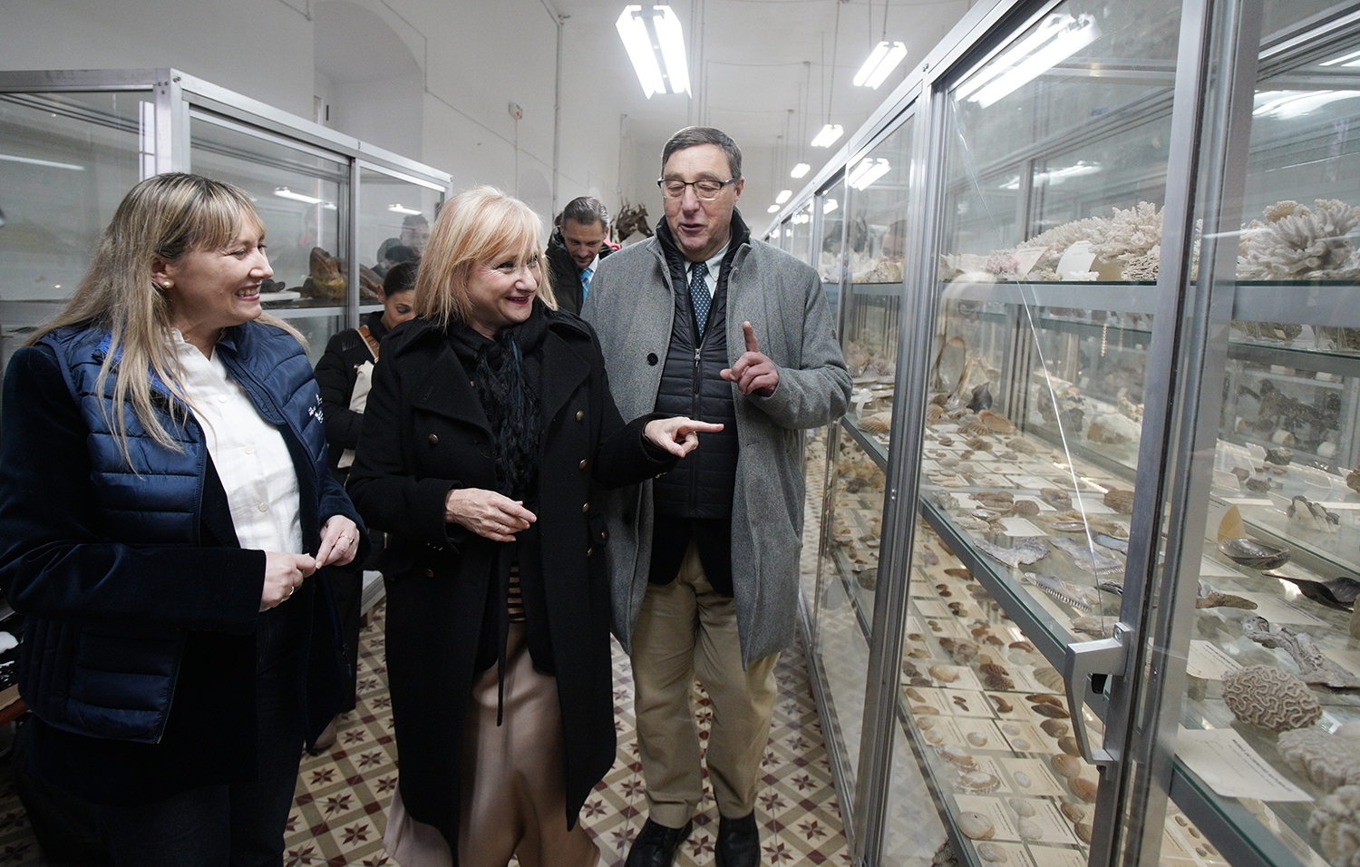 César Sánchez / ICAL. La consejera de Industria, Comercio y Empleo, Leticia García, durante su visita al Museo de Ciencias Naturales de Villafranca del Bierzo, para informar de la resolución definitiva del Programa Mixto de Empleo y Formación del próximo año