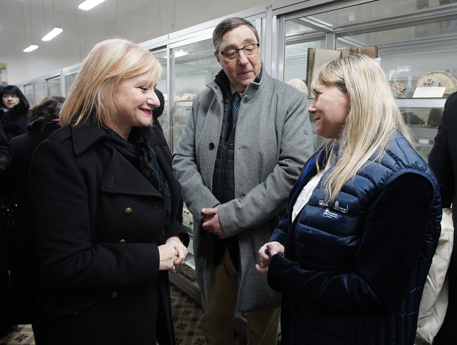 César Sánchez / ICAL. La consejera de Industria, Comercio y Empleo, Leticia García, durante su visita al Museo de Ciencias Naturales de Villafranca del Bierzo, para informar de la resolución definitiva del Programa Mixto de Empleo y Formación del próximo año