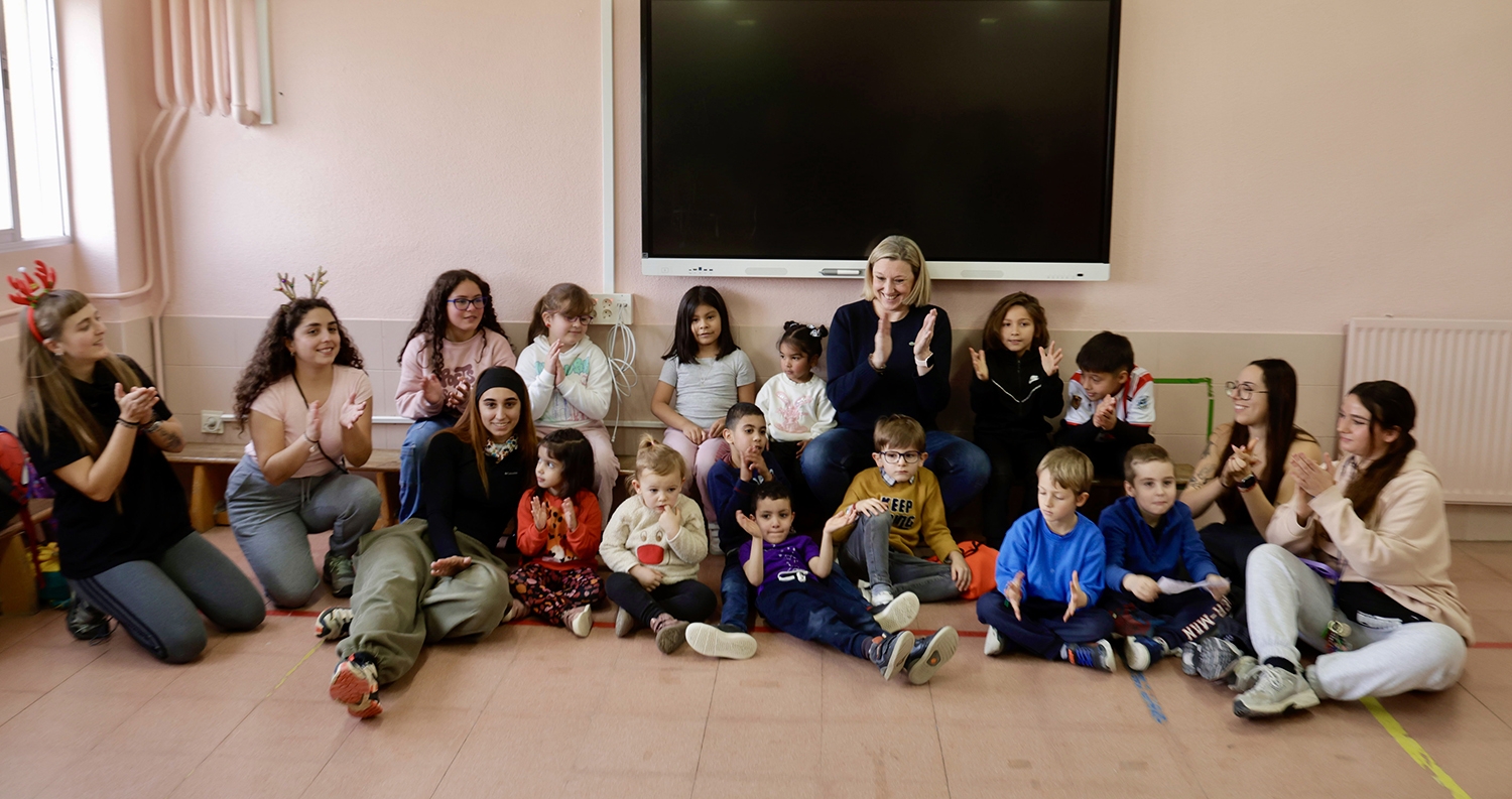 David Arranz. / ICAL . La vicepresidenta de la Junta de Castilla y León y consejera de Familia e Igualdad de Oportunidades, Isabel Blanco, visita a los participantes de ''Conciliamos Navidad'.