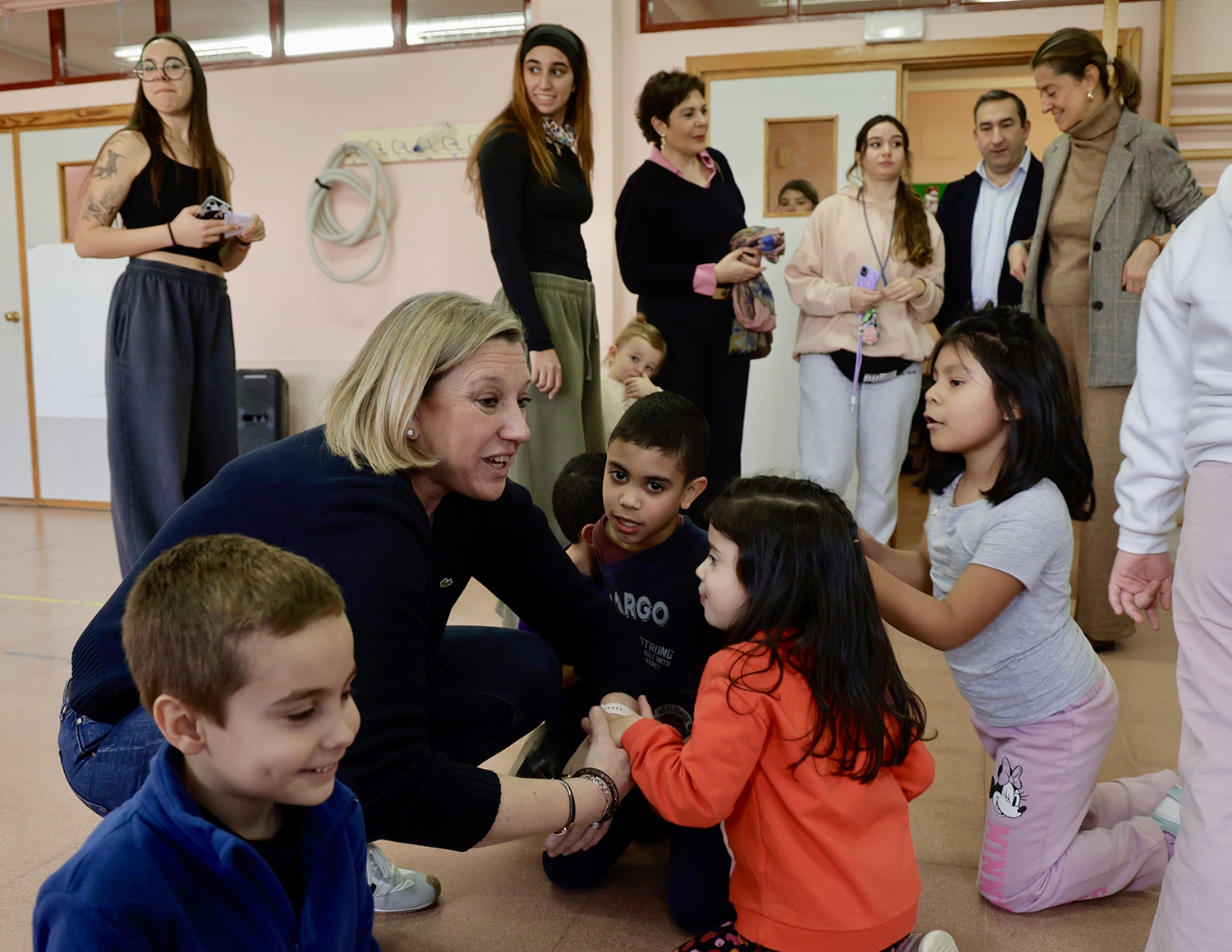 David Arranz. / ICAL . La vicepresidenta de la Junta de Castilla y León y consejera de Familia e Igualdad de Oportunidades, Isabel Blanco, visita a los participantes de ''Conciliamos Navidad'.