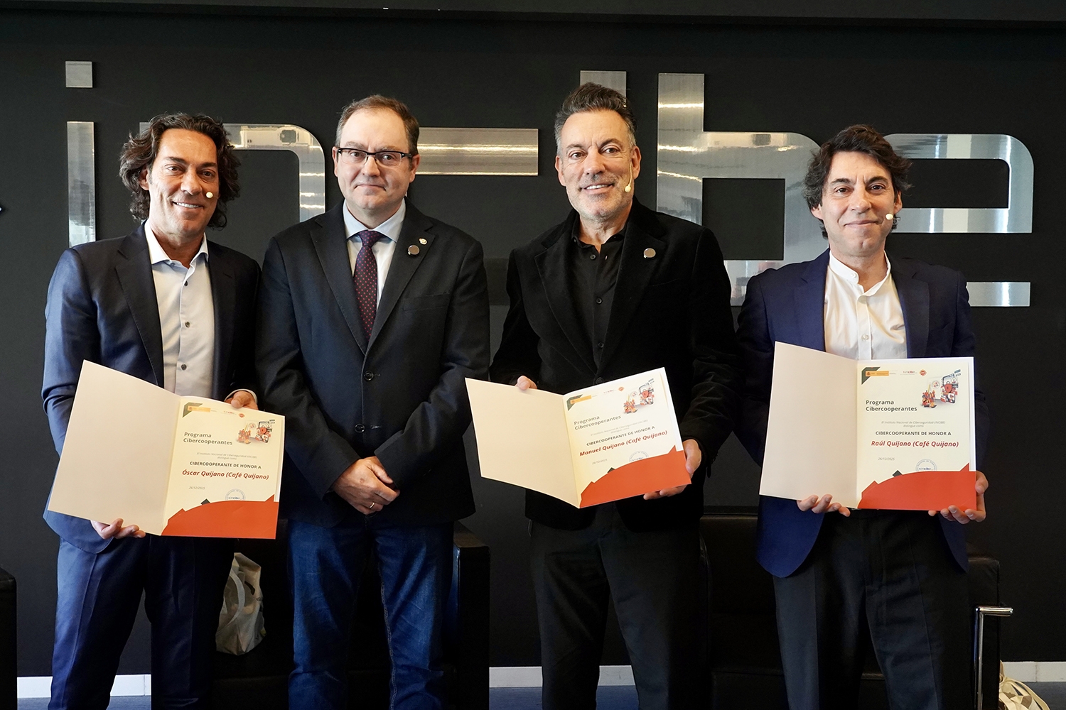 El Instituto Nacional de Ciberseguridad nombra Cibercooperante de Honor al grupo musical Café Quijano | Foto: Campillo, ICAL El Instituto Nacional de Ciberseguridad nombra Cibercooperante de Honor al grupo musical Café Quijano | Foto: Campillo, ICAL