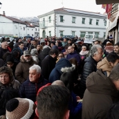 Campillo / ICAL . Reunión entre la Comisión de Fiestas de Villamanín y los vecinos premiados con el gordo de la Lotería de Navidad
