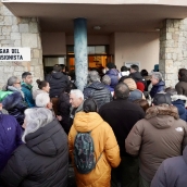 Reunión entre la Comisión de Fiestas de Villamanín y los vecinos premiados con el gordo de la Lotería de Navidad | Campillo / ICAL​​​​​​​