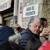 Campillo / ICAL . Reunión entre la Comisión de Fiestas de Villamanín y los vecinos premiados con el gordo de la Lotería de Navidad