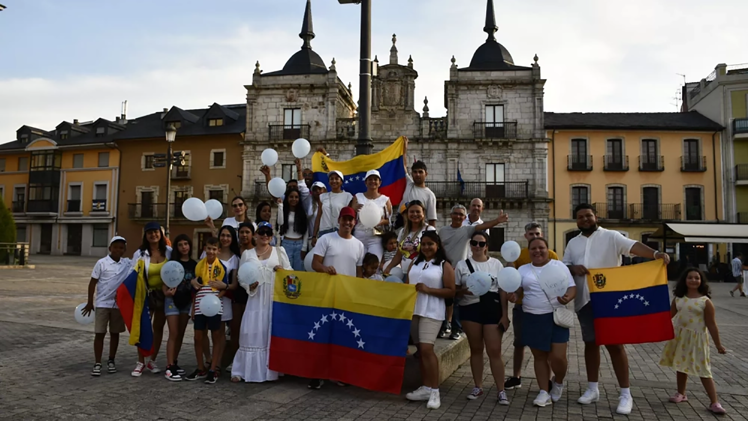 La comunidad venezolana se concentra en Ponferrada en apoyo a Edmundo González en las elecciones La comunidad venezolana se concentra en Ponferrada en apoyo a Edmundo González en las elecciones