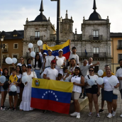 La comunidad venezolana se concentra en Ponferrada en apoyo a Edmundo González en las elecciones