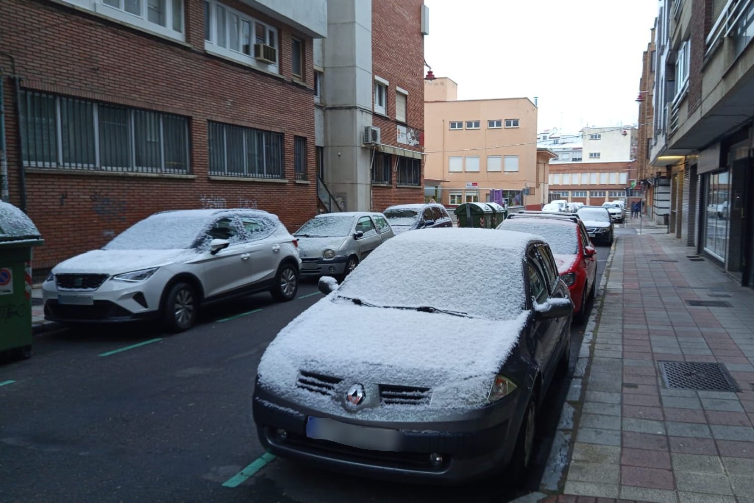 La nieve llega a León capital: La ciudad amanece cubierta por un manto blanco