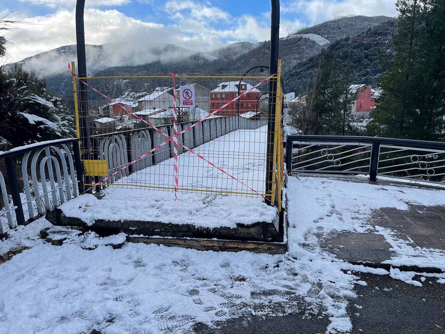 Puente de Matarrosa del Sil sobre las vías del Ponfeblino 