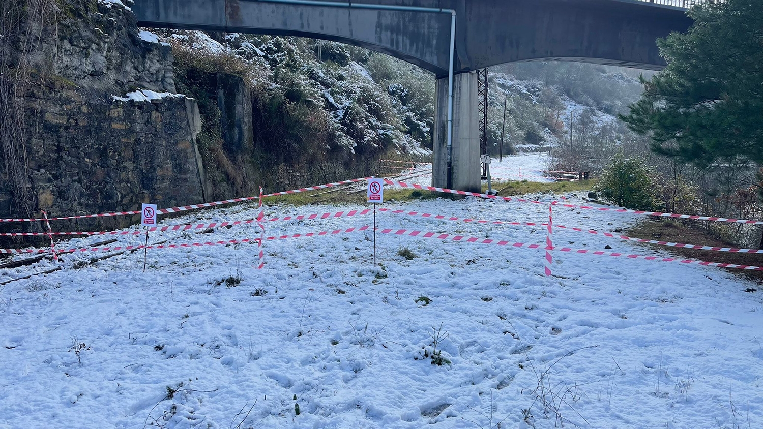 Puente de Matarrosa del Sil sobre las vías del Ponfeblino 2