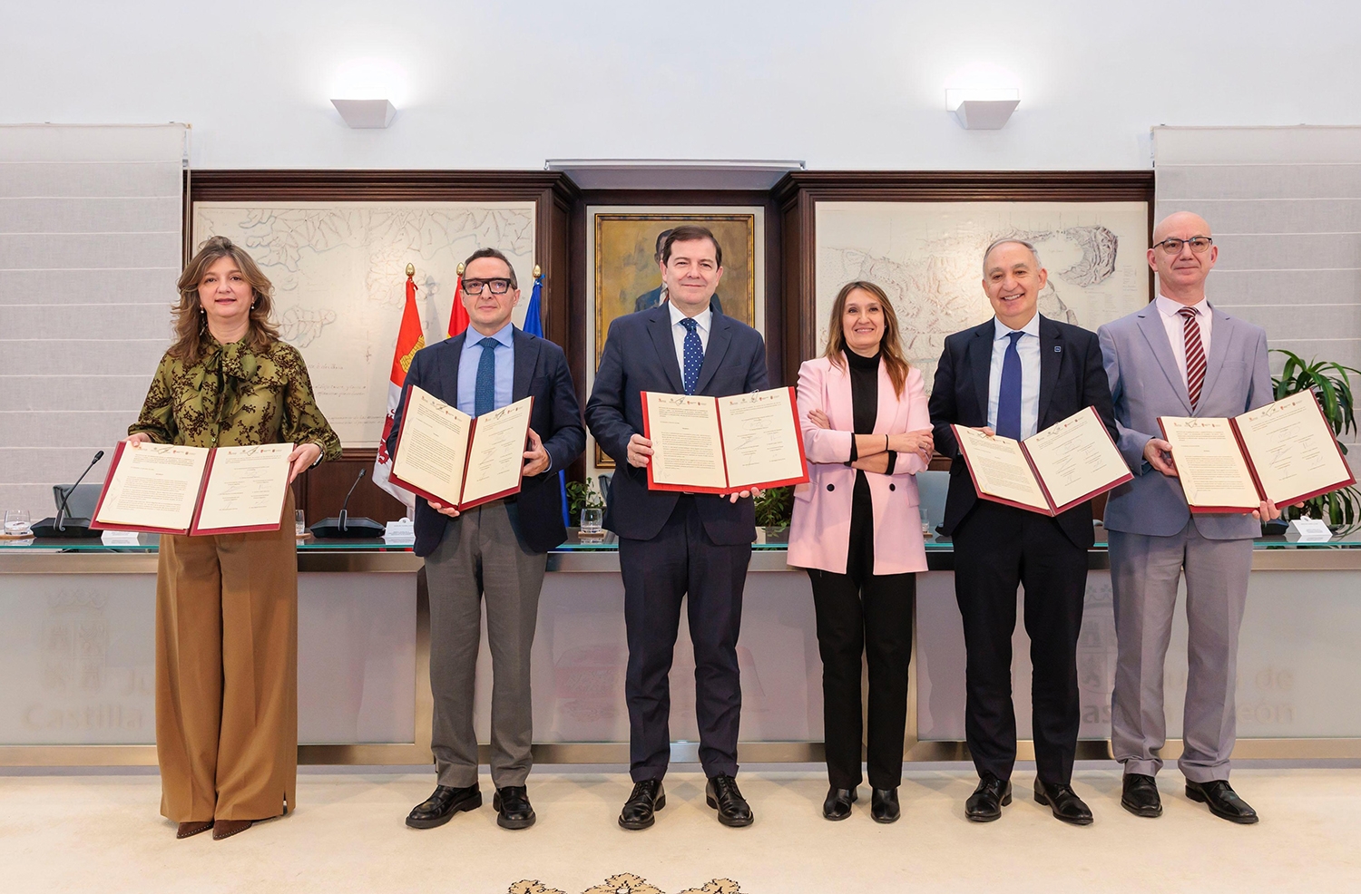 El presidente de la Junta, Alfonso Fernández Mañueco, firma un protocolo de colaboración con las cuatro universidades públicas de la Comunidad.