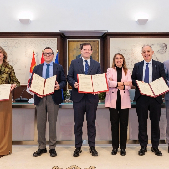 El presidente de la Junta, Alfonso Fernández Mañueco, firma un protocolo de colaboración con las cuatro universidades públicas de la Comunidad.