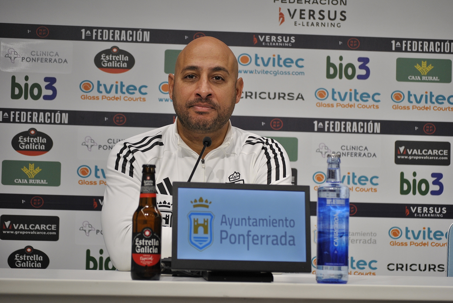 El entrenador de la Ponferradina, Mehdi Nafti El entrenador de la Ponferradina, Mehdi Nafti