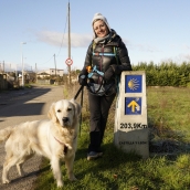 La actriz, cómica y presentadora abulense, Sara Escudero, junto a su perra Phoebe (1)