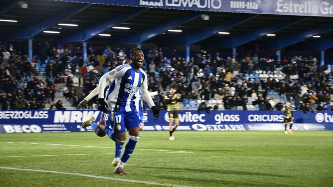 Segundo gol de la Ponferradina contra el Ourense (98)