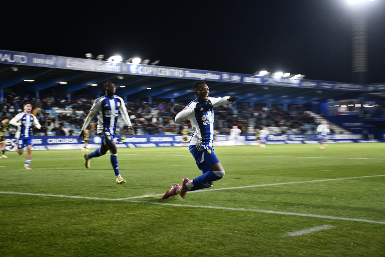 Segundo gol de la Ponferradina contra el Ourense (100)