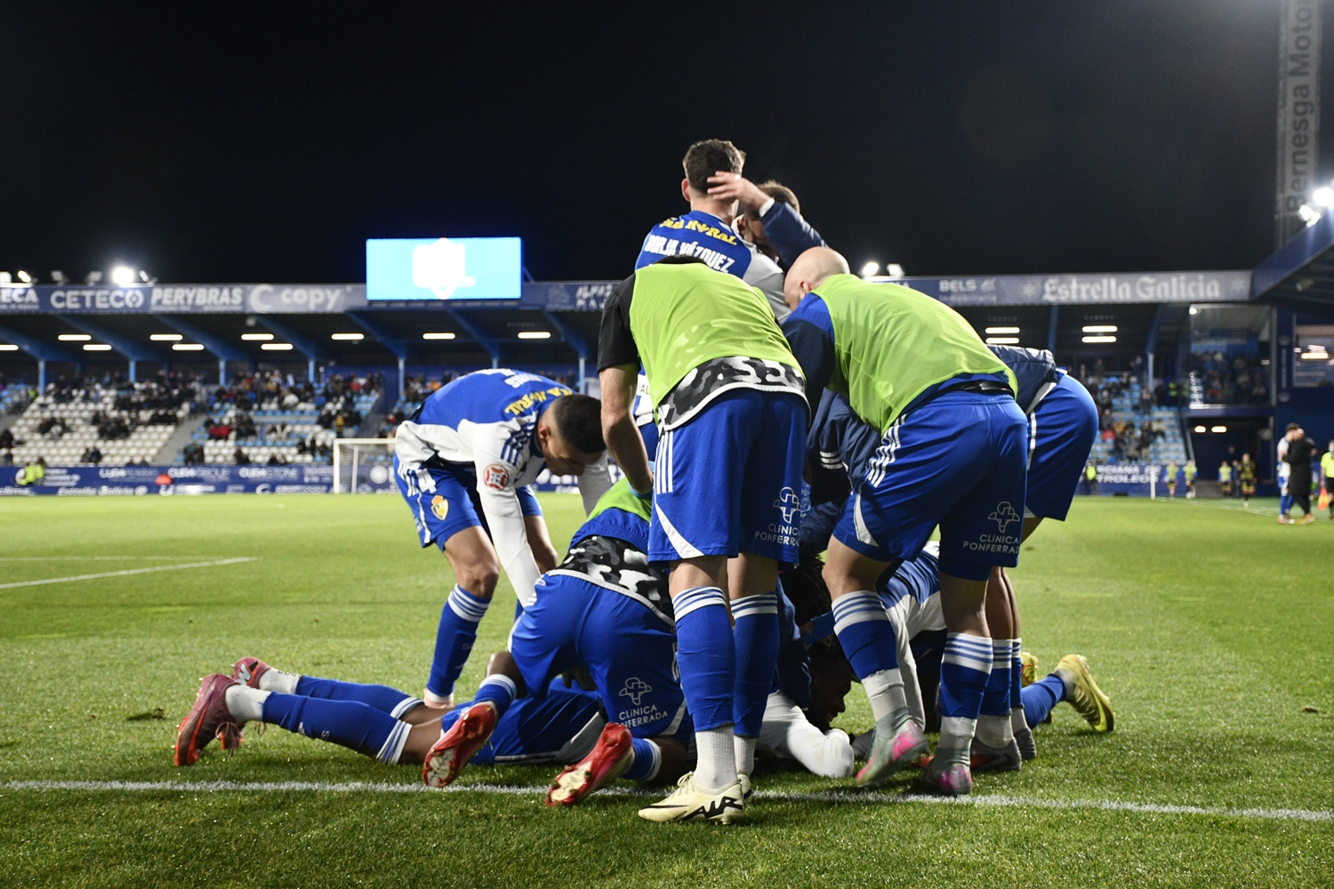 Segundo gol de la Ponferradina contra el Ourense (102)