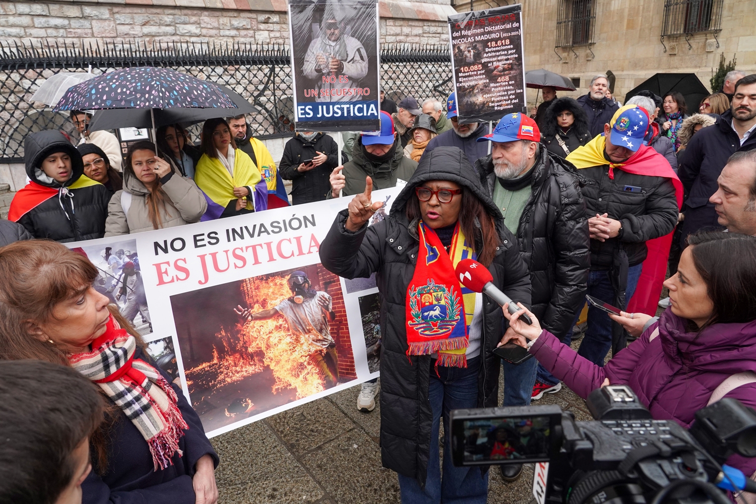 Campillo / ICAL . La Asociación de venezolanos integrados en León convocan una concentración para reclamar respeto a la soberanía del pueblo y pedir un juicio contra Nicolás Maduro (1)