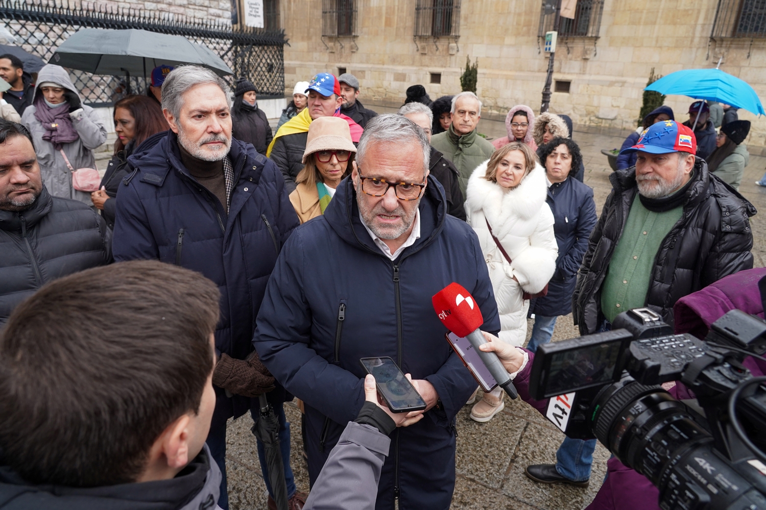 Campillo / ICAL . La Asociación de venezolanos integrados en León convocan una concentración para reclamar respeto a la soberanía del pueblo y pedir un juicio contra Nicolás Maduro (2)