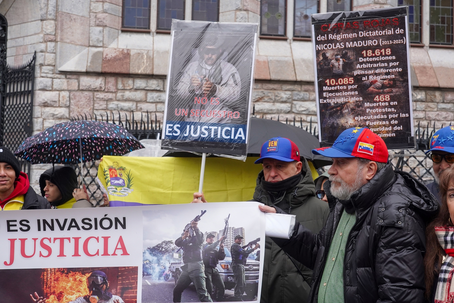 Campillo / ICAL . La Asociación de venezolanos integrados en León convocan una concentración para reclamar respeto a la soberanía del pueblo y pedir un juicio contra Nicolás Maduro (7)