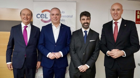 Campillo ICAL. El tesorero del Círculo Empresarial Leonés, CEL, Pablo Roberto Herrero; el presidente del grupo de trabajo del CEL que ha elaborado la encuesta, Miguel Iraburu, acompañados por el director territorial