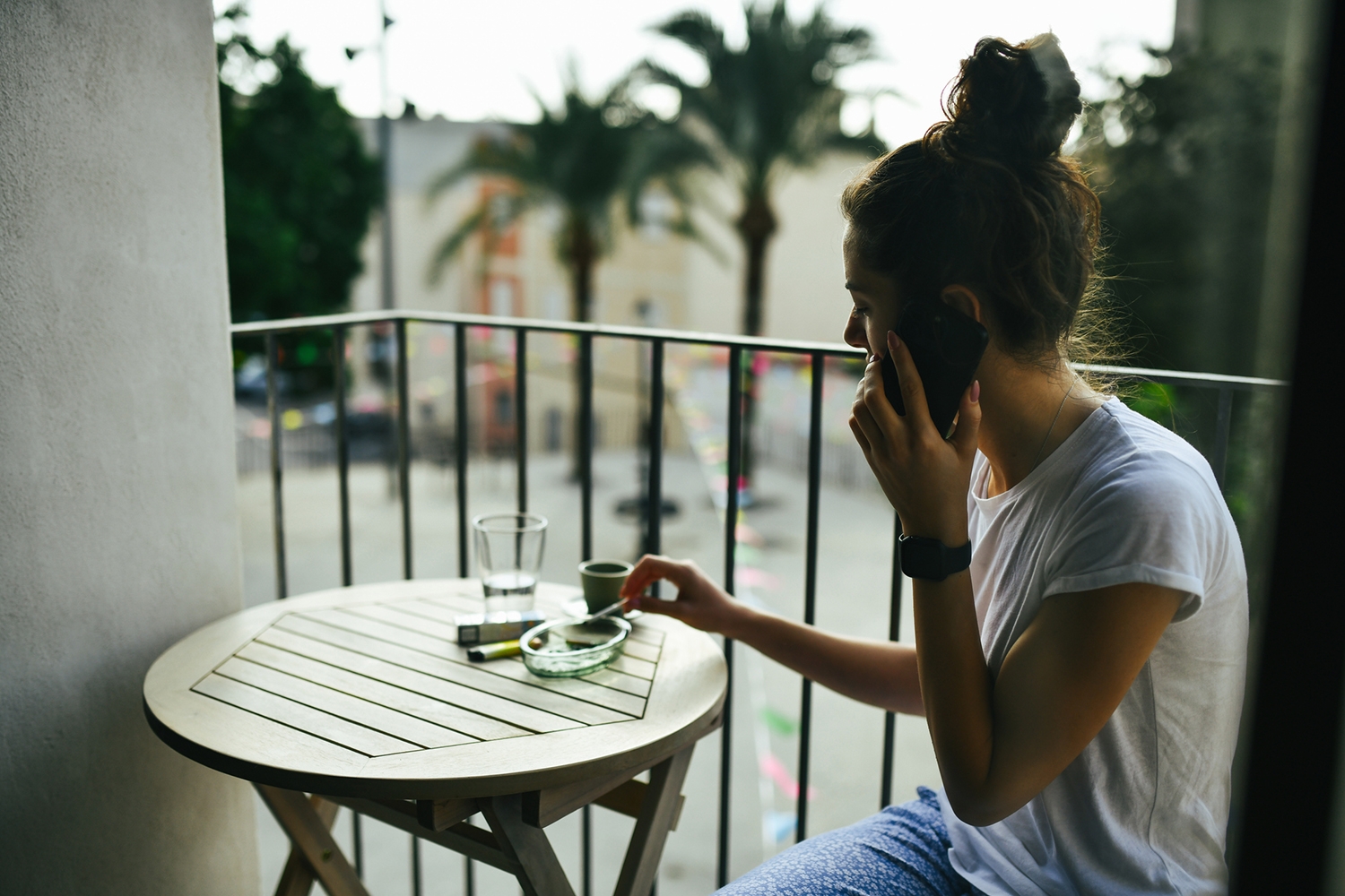 Tabaco en un balcón imagen istock autor aleksandargerogiev