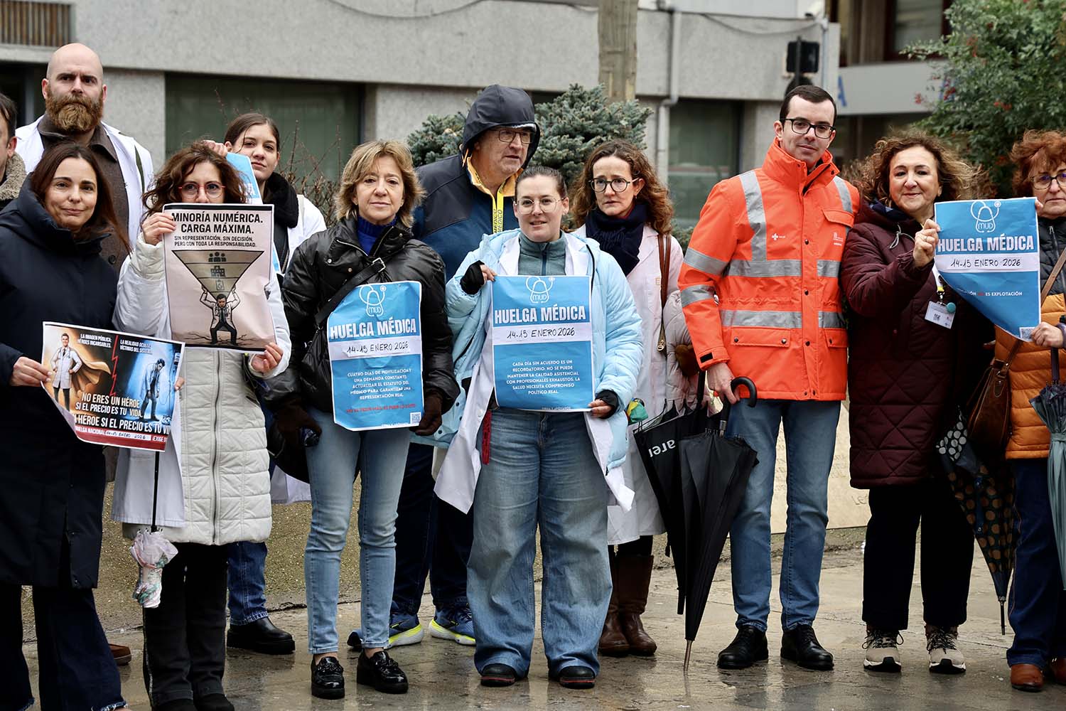 Campillo ICAL . Concentración en León con motivo de la huelga de médicos para exigir un Estatuto propio que regule sus condiciones laborales y reconozca las particularidades de la profesión.