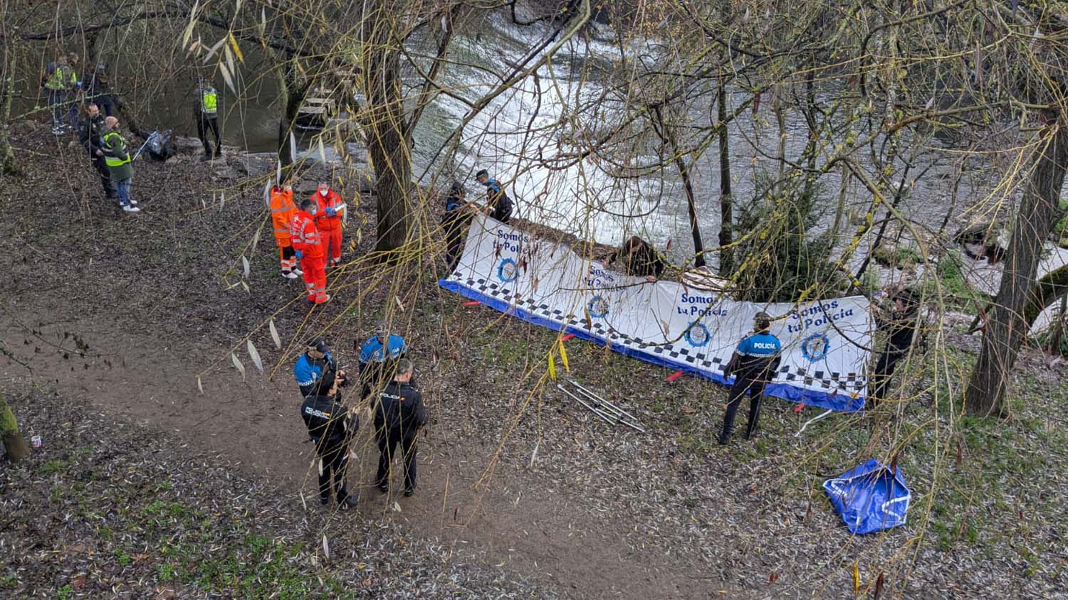 Despliegue de efectivos de emergencias en el río Sil(1)