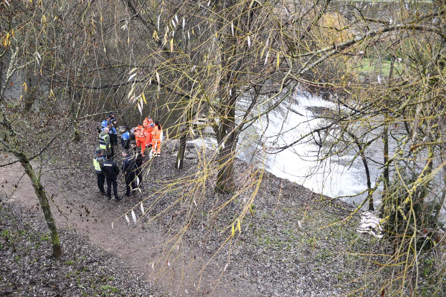 Despliegue de efectivos de emergencias en el río Sil(3)