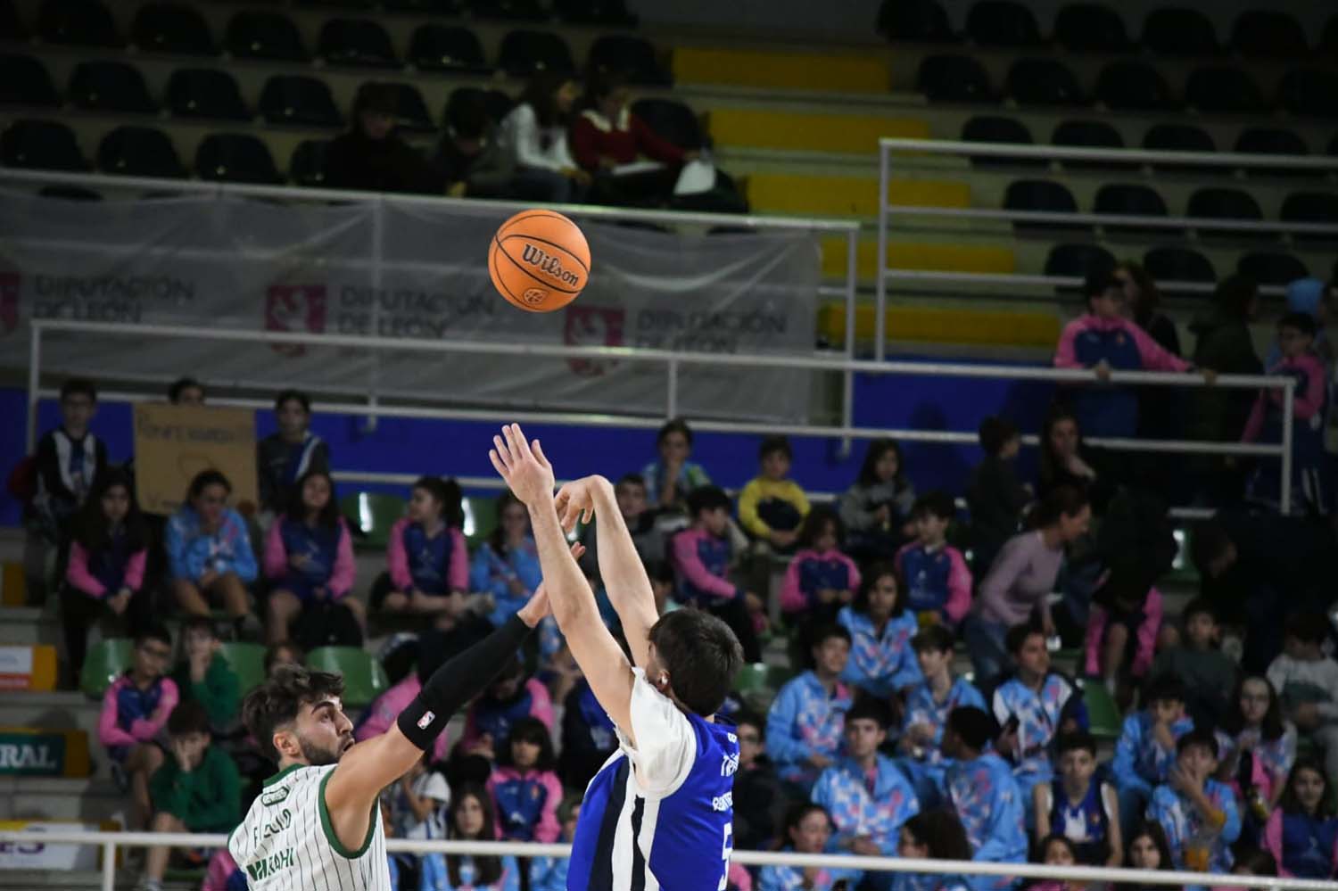 Partido entre el Clínica Ponferrada y el Córdoba Ginés Alonso (1)