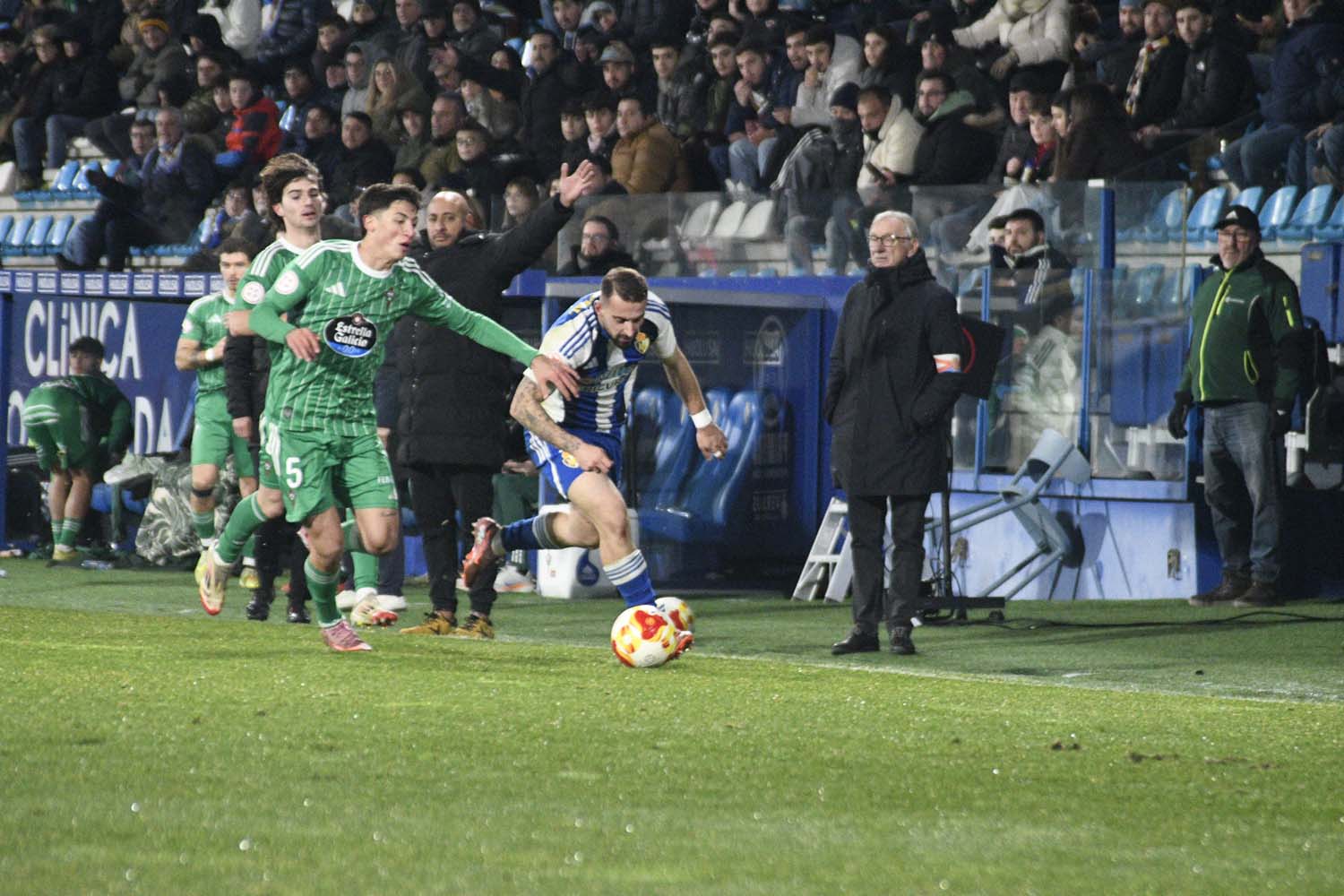 Mehdi Nafti durante el partido entre la Ponferradina y el Racing de Ferrol 