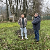 A la izquierda Tito Macias, pedáneo de Toral de Merayo, junto a Carlos Fernández, responsable de Medio Rural en el PP de Ponferrada A la izquierda Tito Macias, pedáneo de Toral de Merayo, junto a Carlos Fernández, responsable de Medio Rural en el PP de Ponferrada