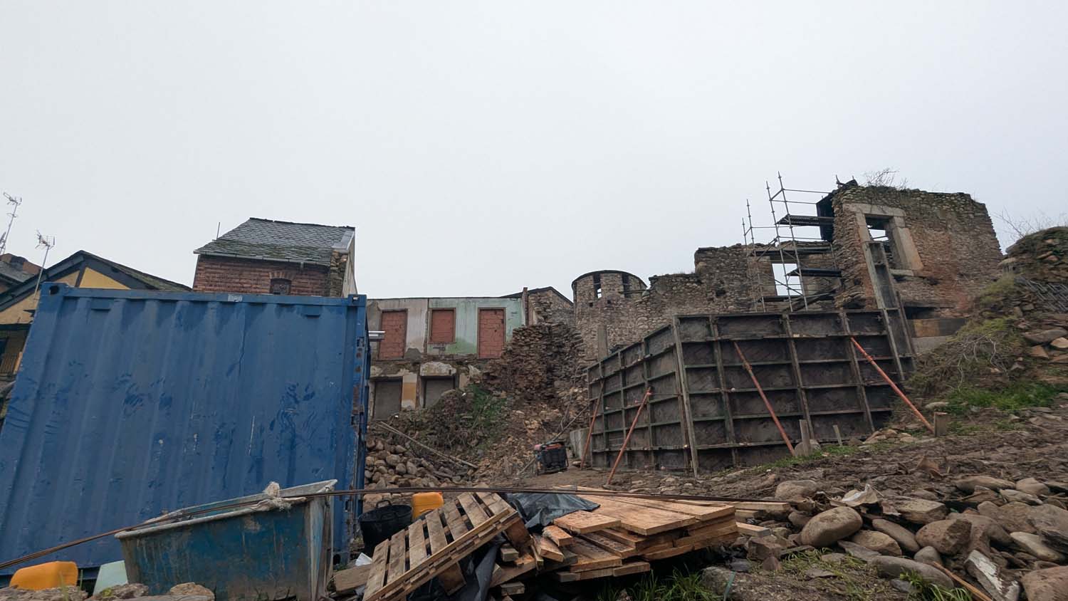 Obras en el solar de la calle Gil y Carrasco(1)