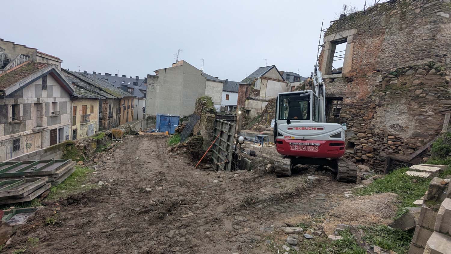 Obras en el solar de la calle Gil y Carrasco(2)