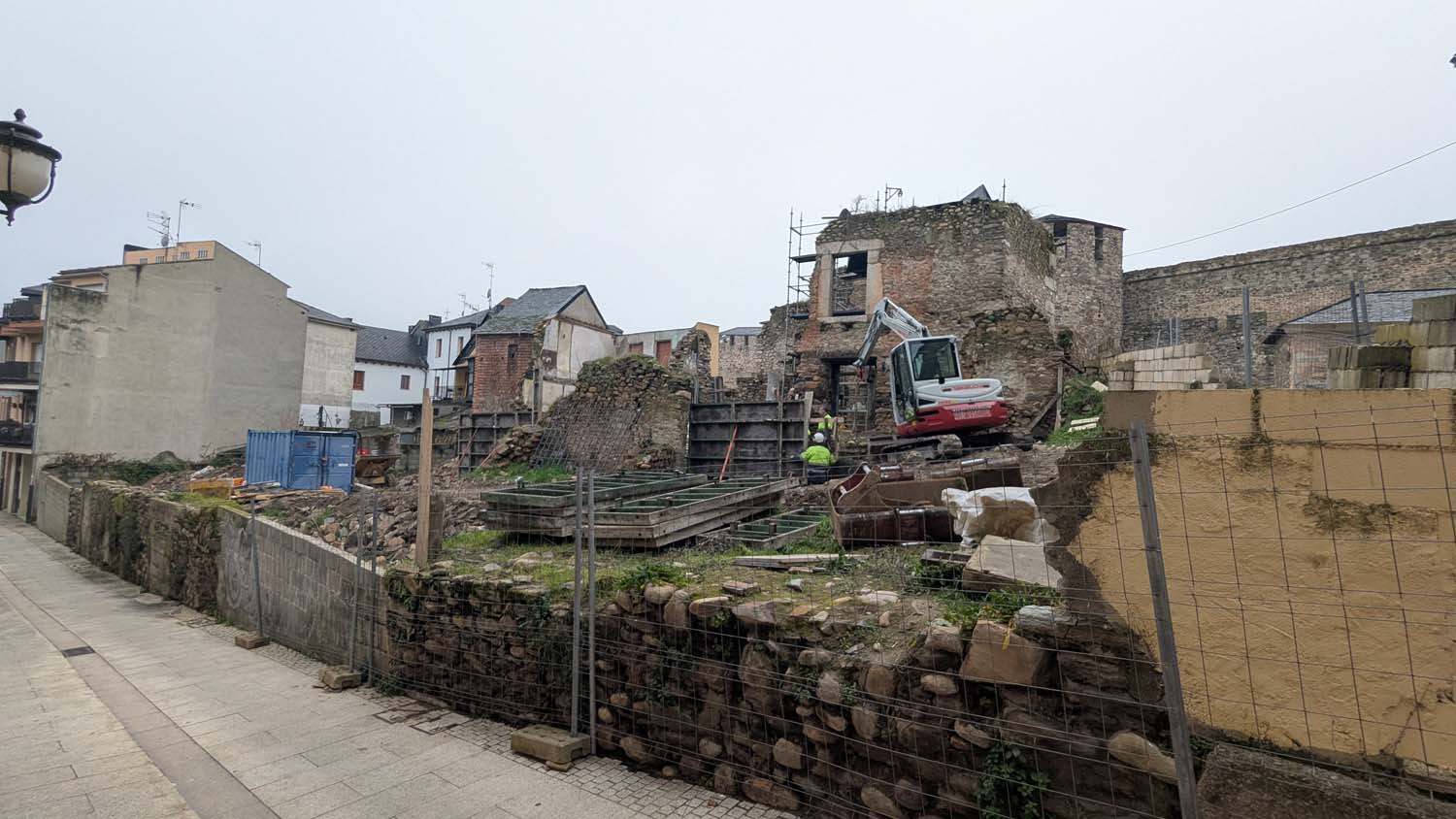 Obras en el solar de la calle Gil y Carrasco(5)