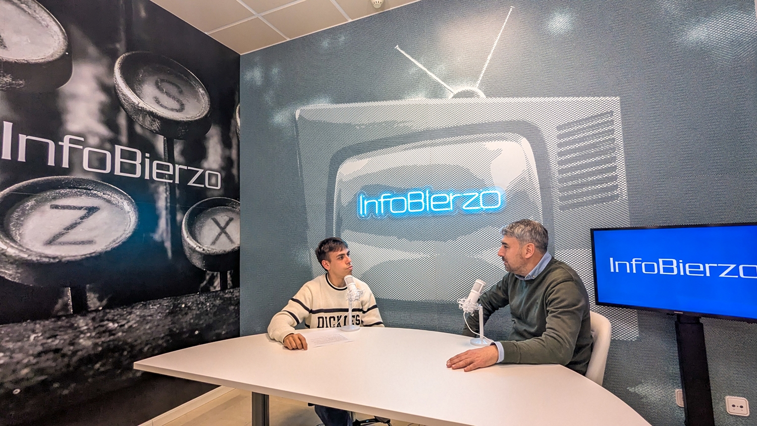 Javier Salgado, alcalde de Vega de Espinareda (2)