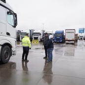 Rubén Cacho / ICAL . Embolsamiento de camiones en la A-66 en Villamañán (León)