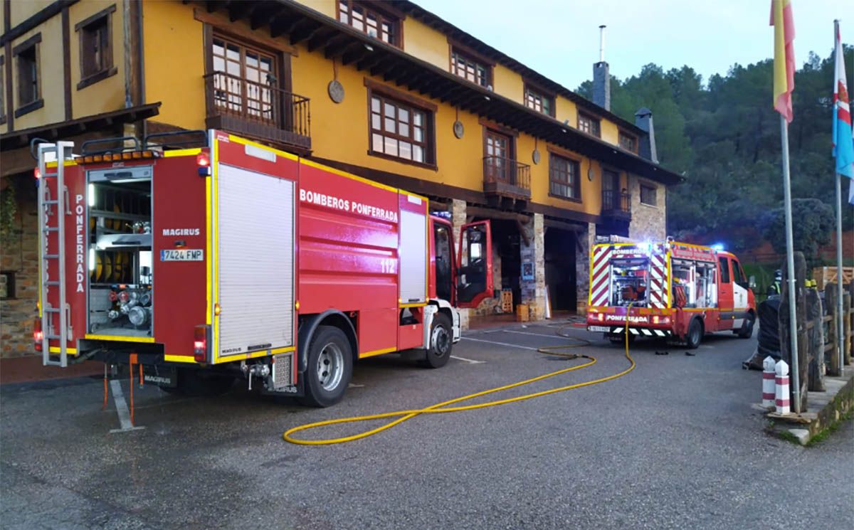 Imagen de archivo de la intervención de los bomberos en un incendio en Canedo Imagen de archivo de la intervención de los bomberos en un incendio en Canedo