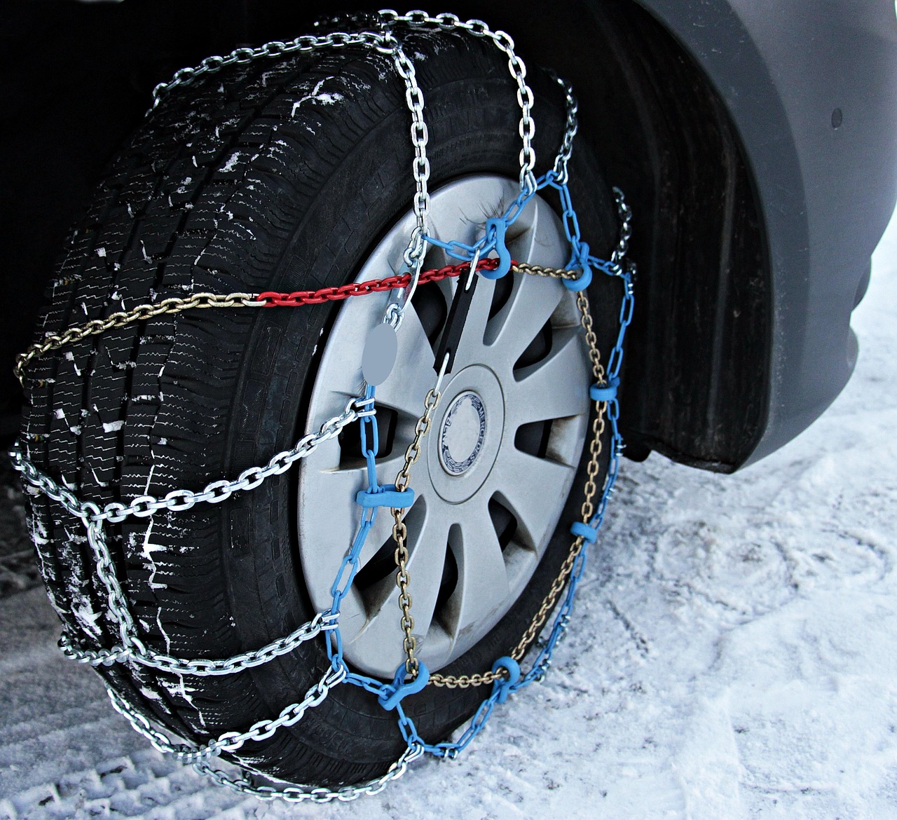 Errores comunes al instalar cadenas para nieve y cómo evitarlos para una conducción segura Errores comunes al instalar cadenas para nieve y cómo evitarlos para una conducción segura