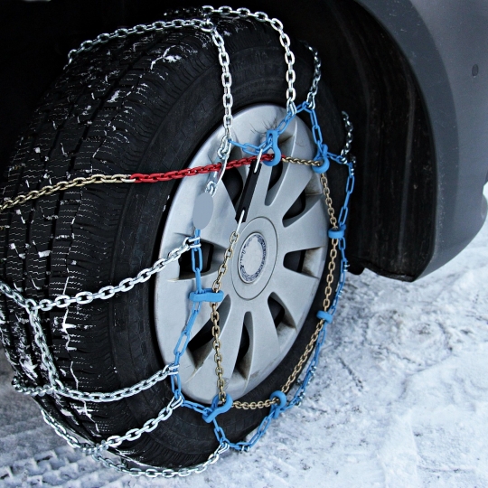 Errores comunes al instalar cadenas para nieve y cómo evitarlos para una conducción segura