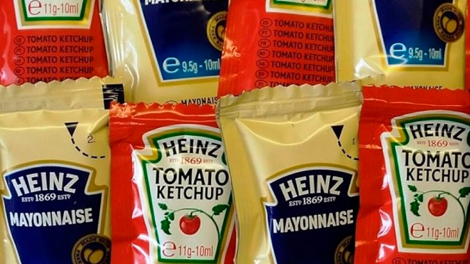 Bolsas individuales de ketchup y mayonesa Bolsas individuales de ketchup y mayonesa